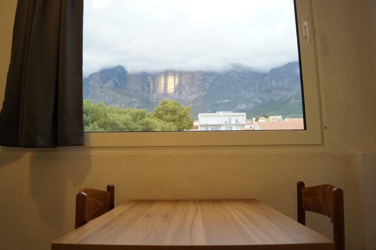 Apartments Mario With Private Parking Makarska Exterior photo