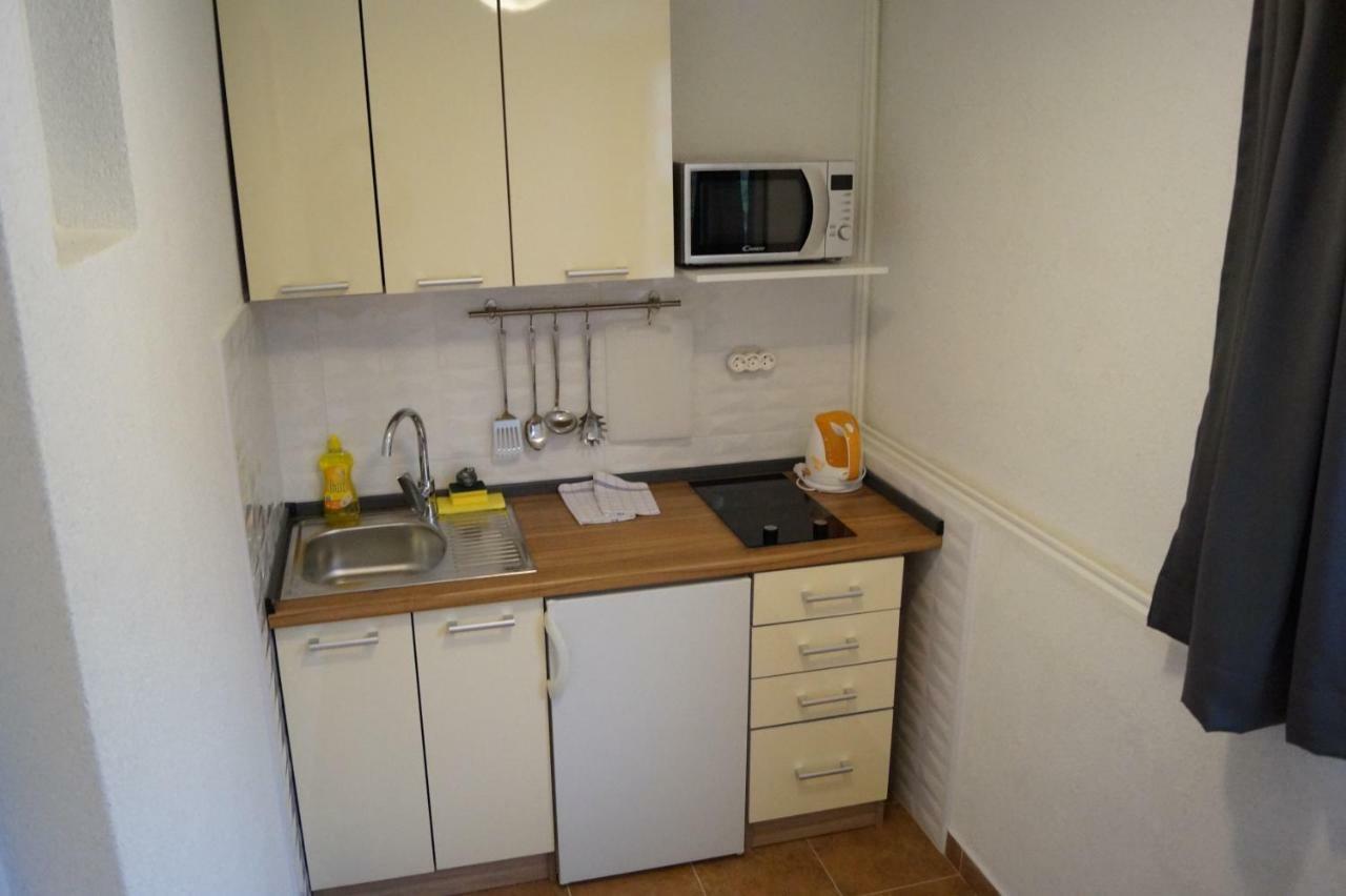 Apartments Mario With Private Parking Makarska Exterior photo