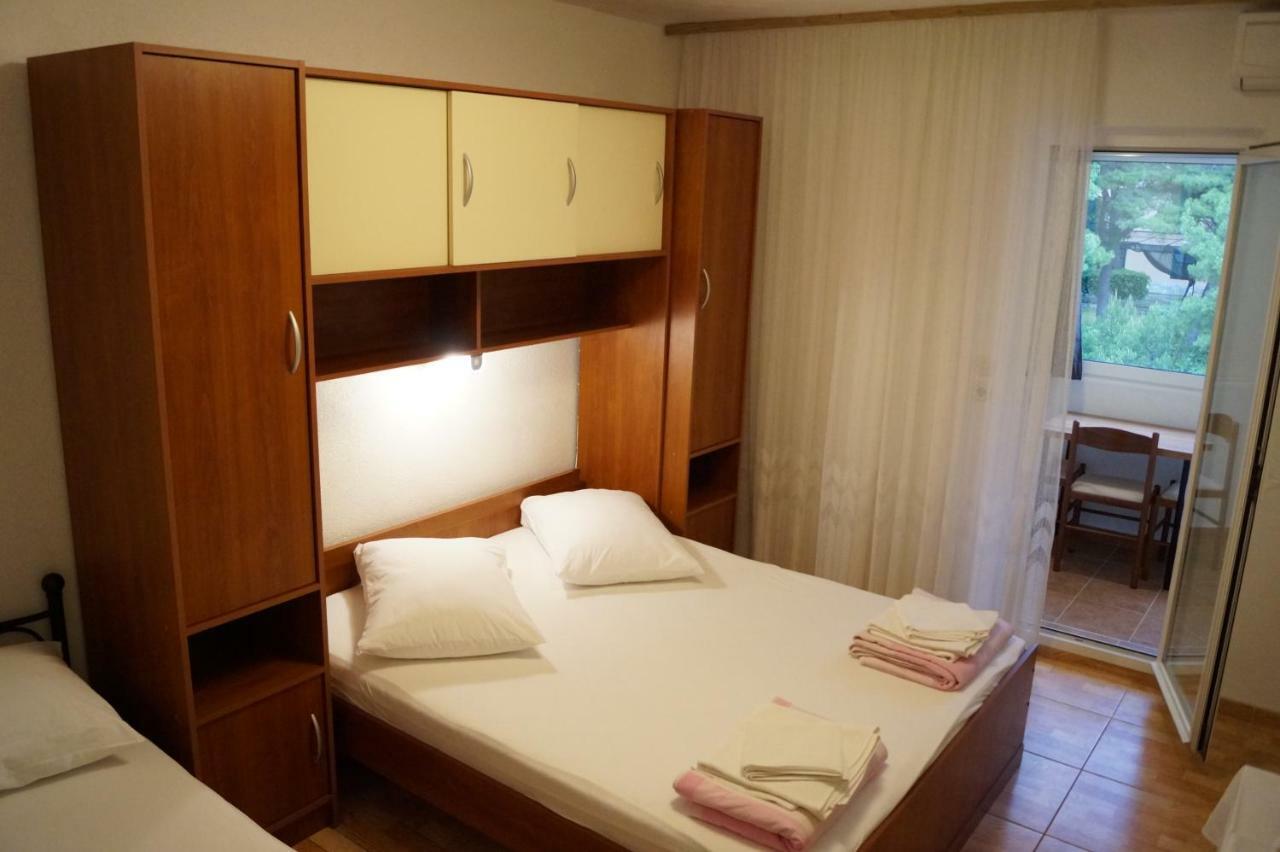 Apartments Mario With Private Parking Makarska Exterior photo
