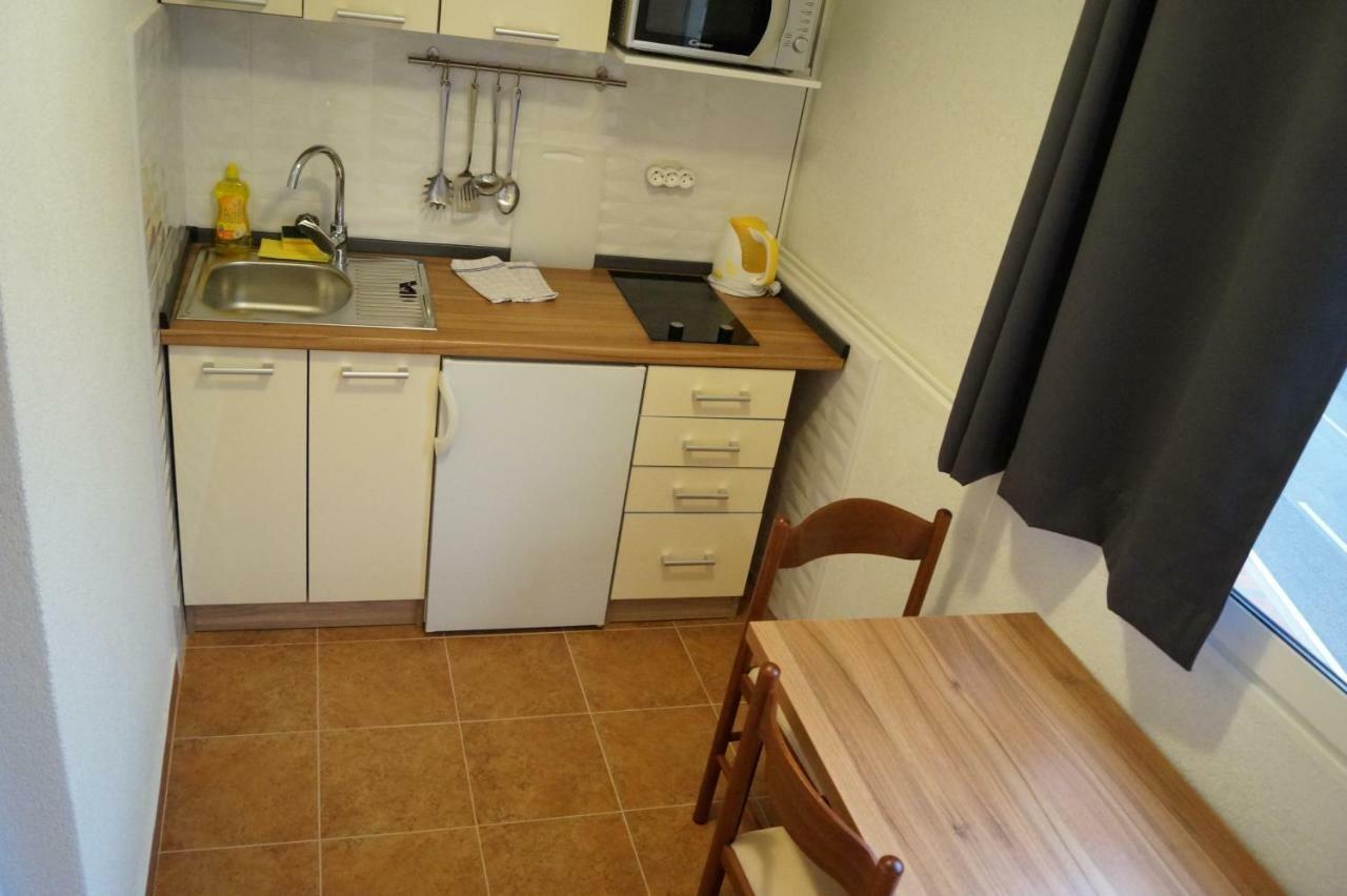 Apartments Mario With Private Parking Makarska Exterior photo