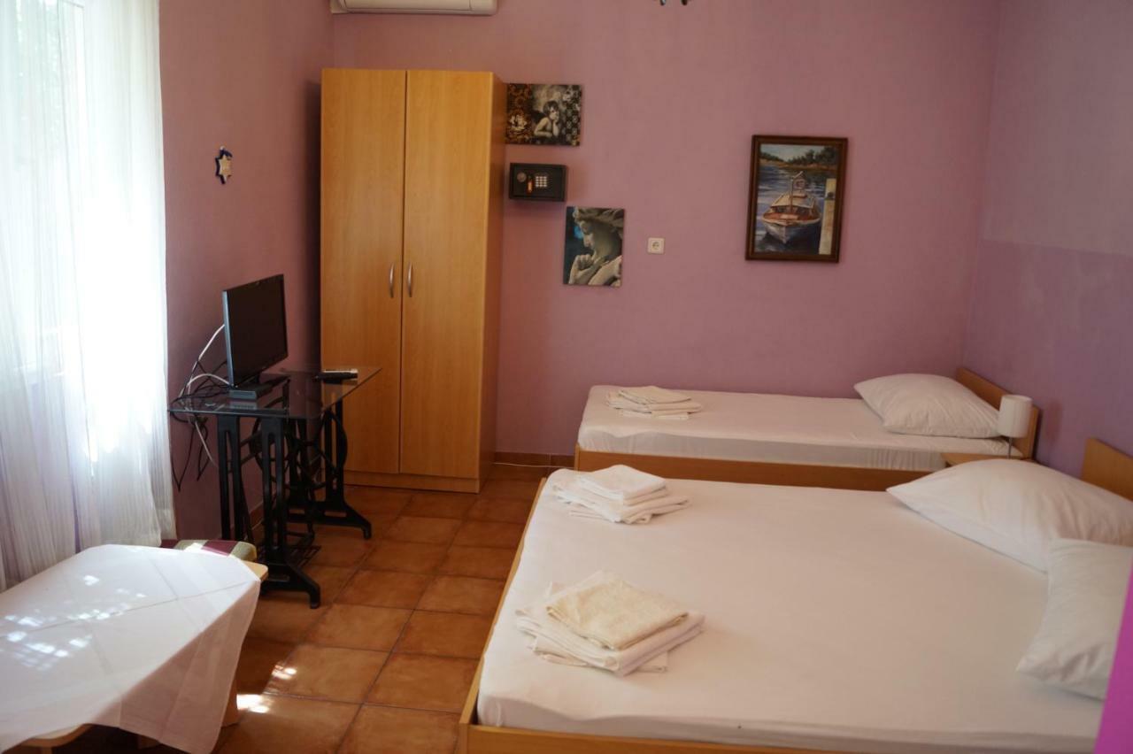 Apartments Mario With Private Parking Makarska Exterior photo