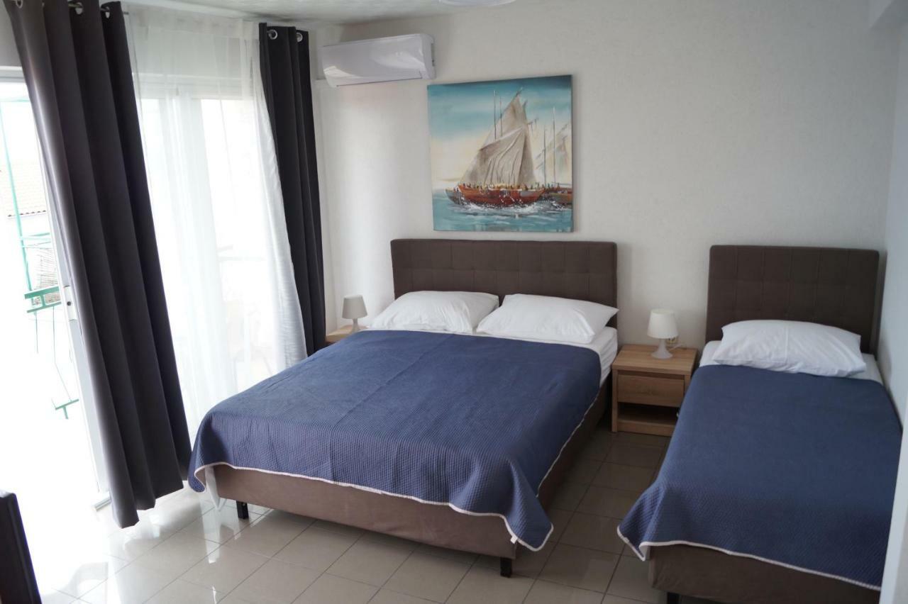 Apartments Mario With Private Parking Makarska Exterior photo