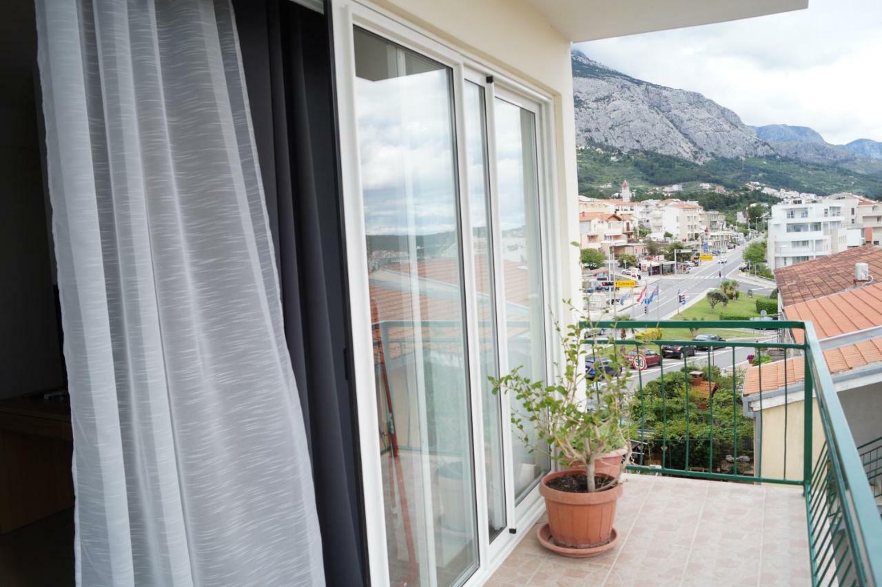 Apartments Mario With Private Parking Makarska Exterior photo