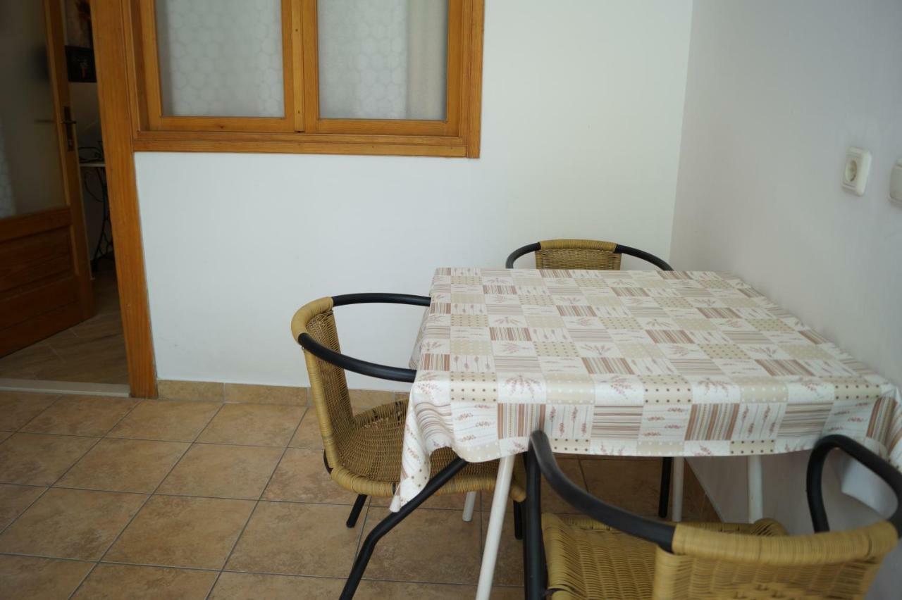 Apartments Mario With Private Parking Makarska Exterior photo