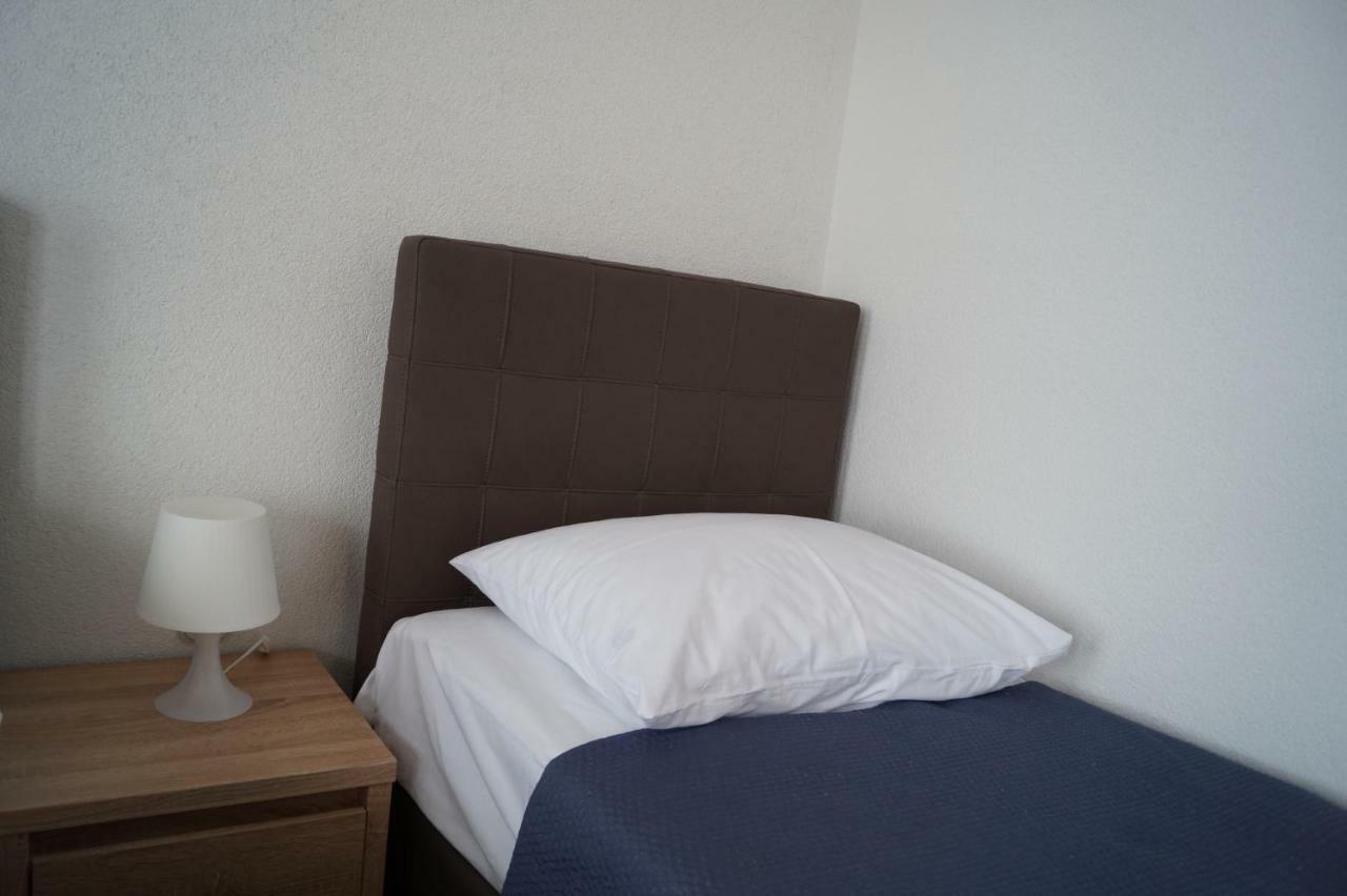 Apartments Mario With Private Parking Makarska Exterior photo